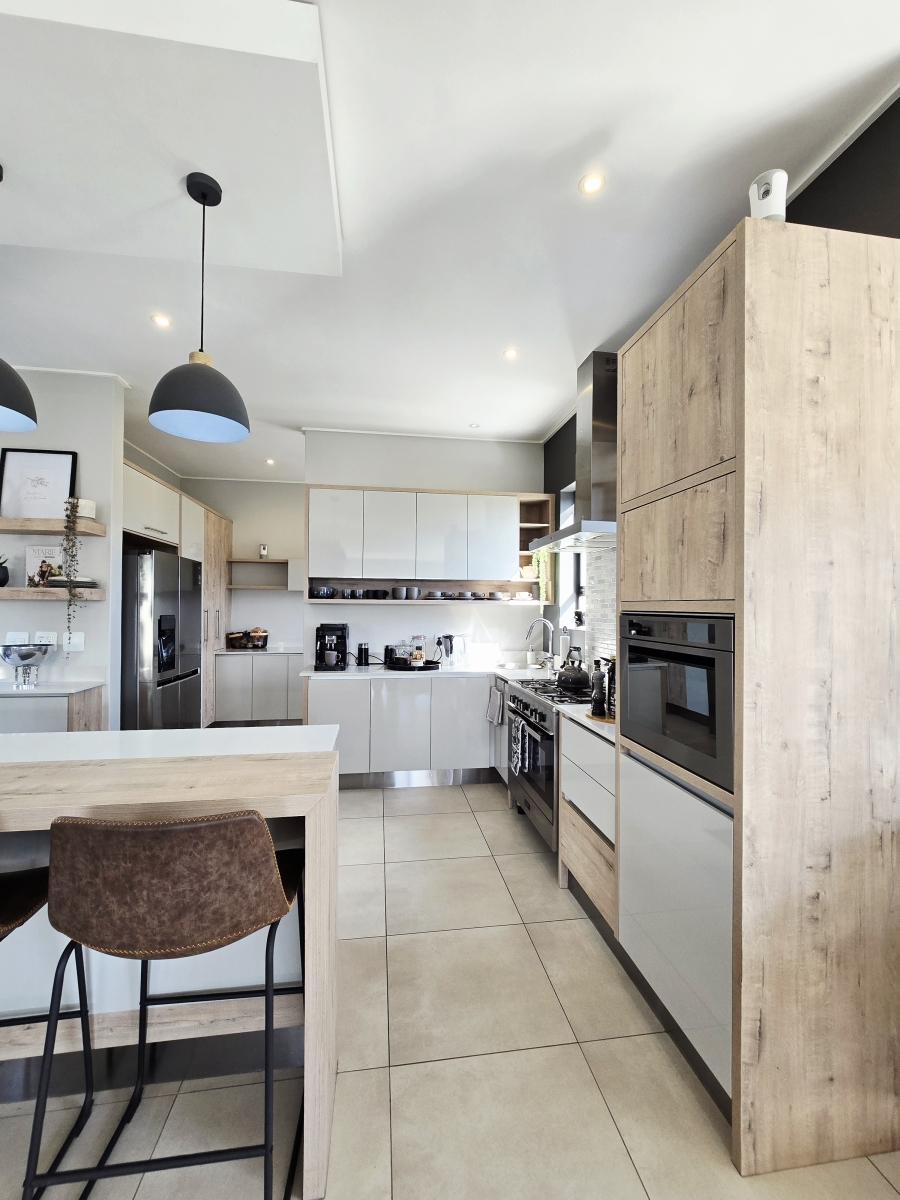 4 Bedroom Property for Sale in Kingswood Golf Estate Western Cape